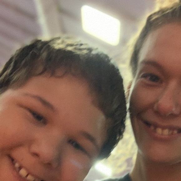 Meet your Posher, Amanda - Picture 3 of 8